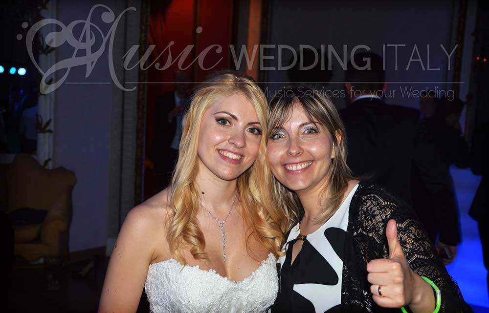 The bride pictured at 4 in the morning, at the end of an amazing wedding party, with Dj Gianpiero Fatica and the vocalist Valeria, Romadjpianobar Music Wedding in Italy